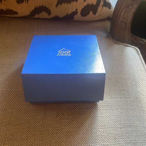 NEW Temple St Claire Box & Pouch - Picture 3 of 4